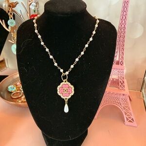 Elegant Gold and Pink Floral Pendant Necklace with Pearl Drop